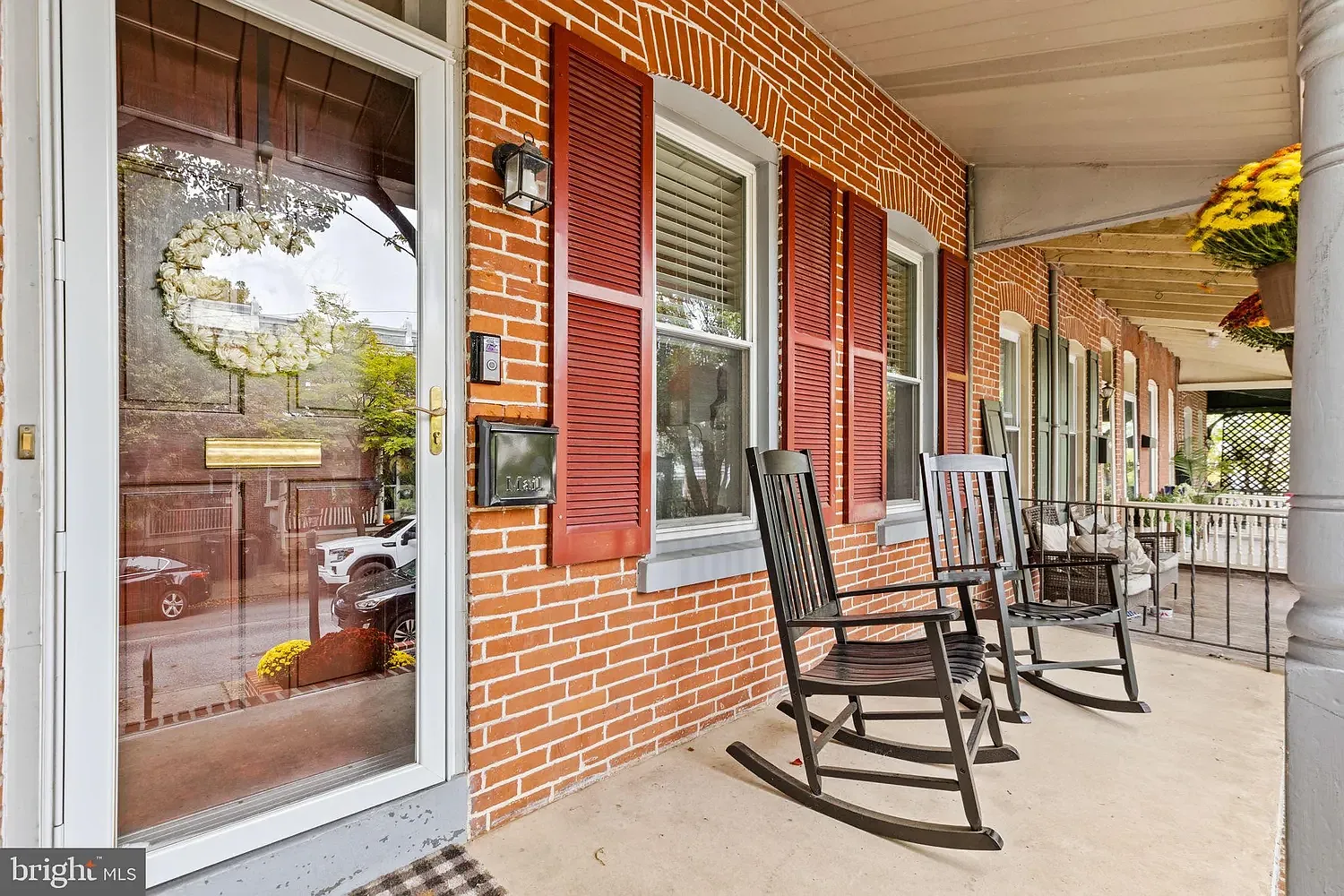 2 bed, 1150 sqft, $2,400 — Photo 2