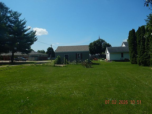 4th image of 219 W Railroad St