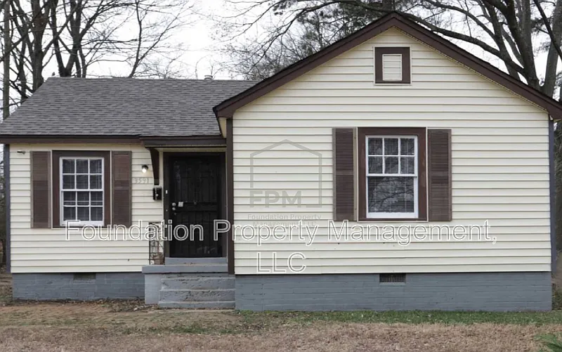 2 bed, 1.0 bath, 794 sqft, $910 — Photo 1