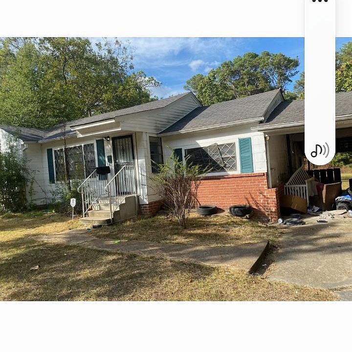 2nd image of 1000 Combs St