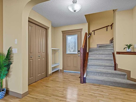 2nd image of 149 S Everwoods Close SW