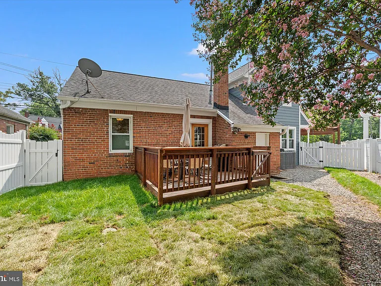 16 E Braddock Rd — Photo 43