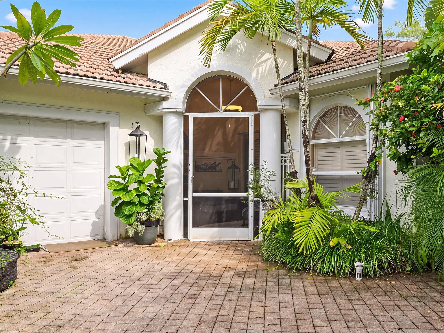 1 bed, 1.0 bath, 700 sqft, $6,500 — Photo 3