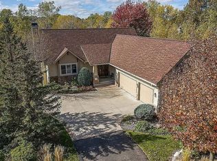 11 Pine Cone Rd, North Oaks, MN 55127