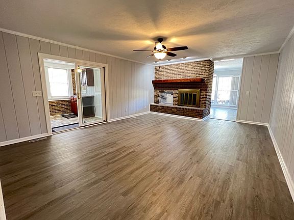 4th image of 1017 Charles St