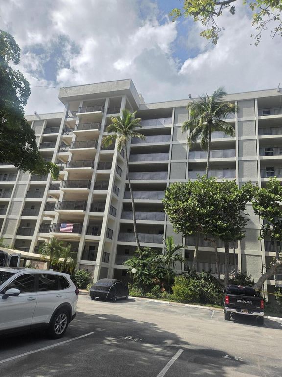 2661 S Course Dr APT 305, Pompano Beach