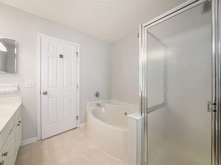 8607 Clover Glade Dr — Photo 26
