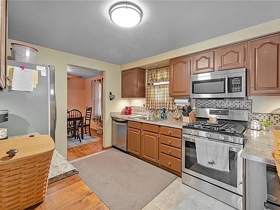 2nd image of 840 Cedarwood Dr