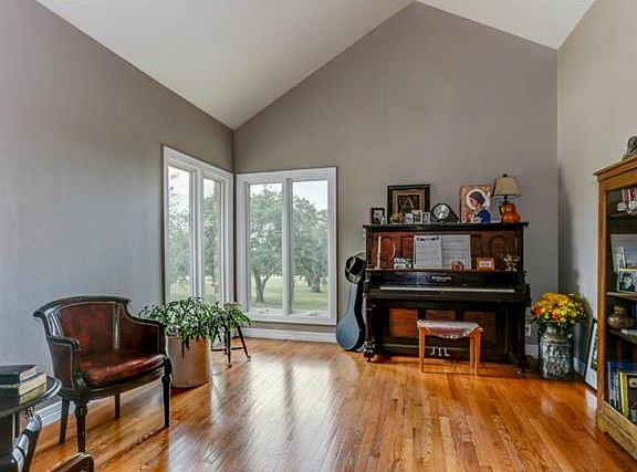 5th image of 415 Honeycomb Cir