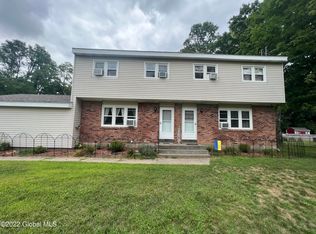 121A-121B Guideboard Rd, Waterford, NY 12188