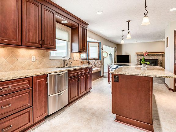 5th image of 6464 Portage Path Ct