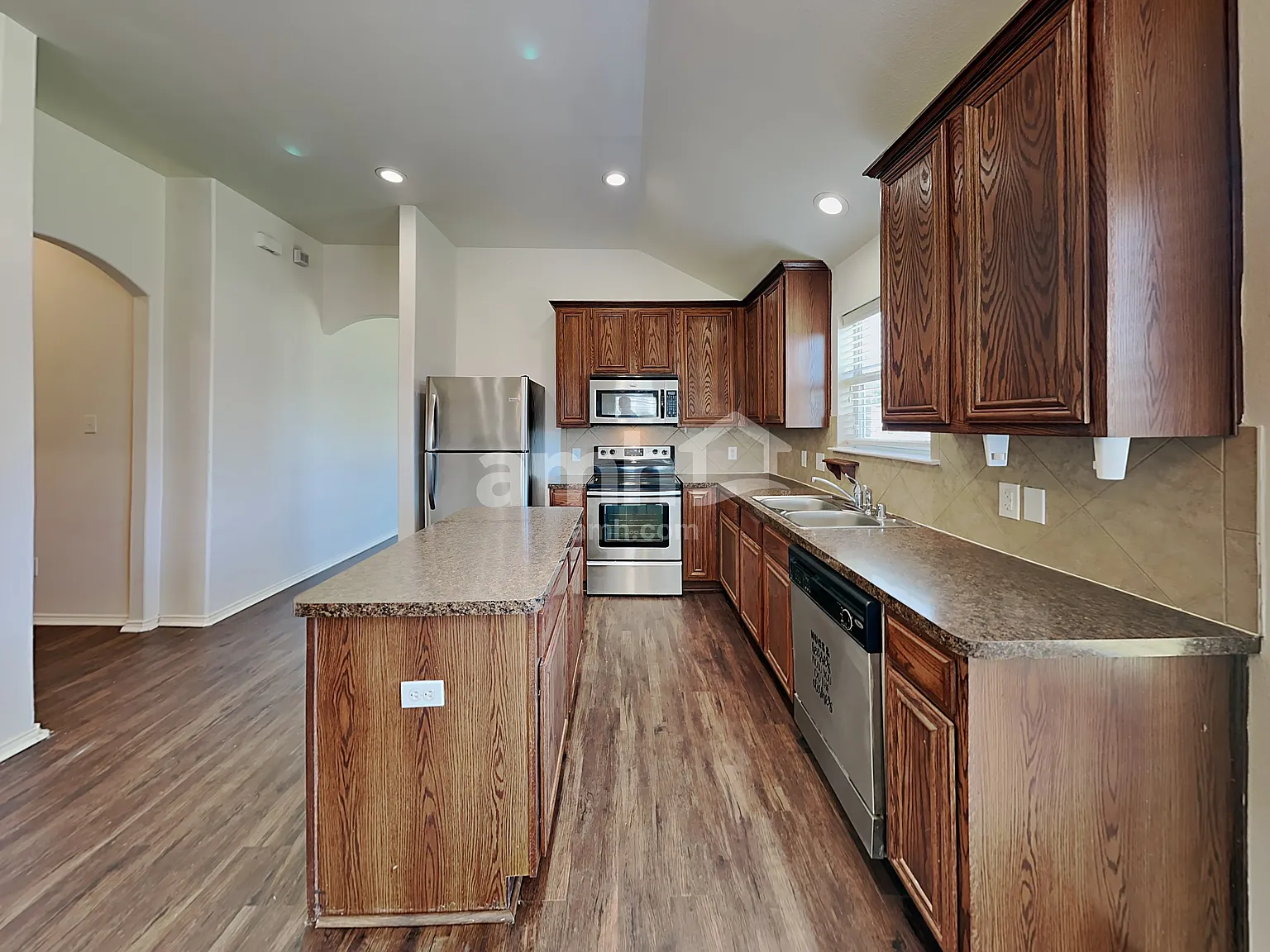 4 bed, 2.0 bath, 1946 sqft, $2,230 — Photo 3
