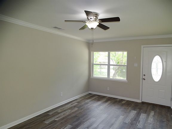 3rd image of 202 E Cober Dr