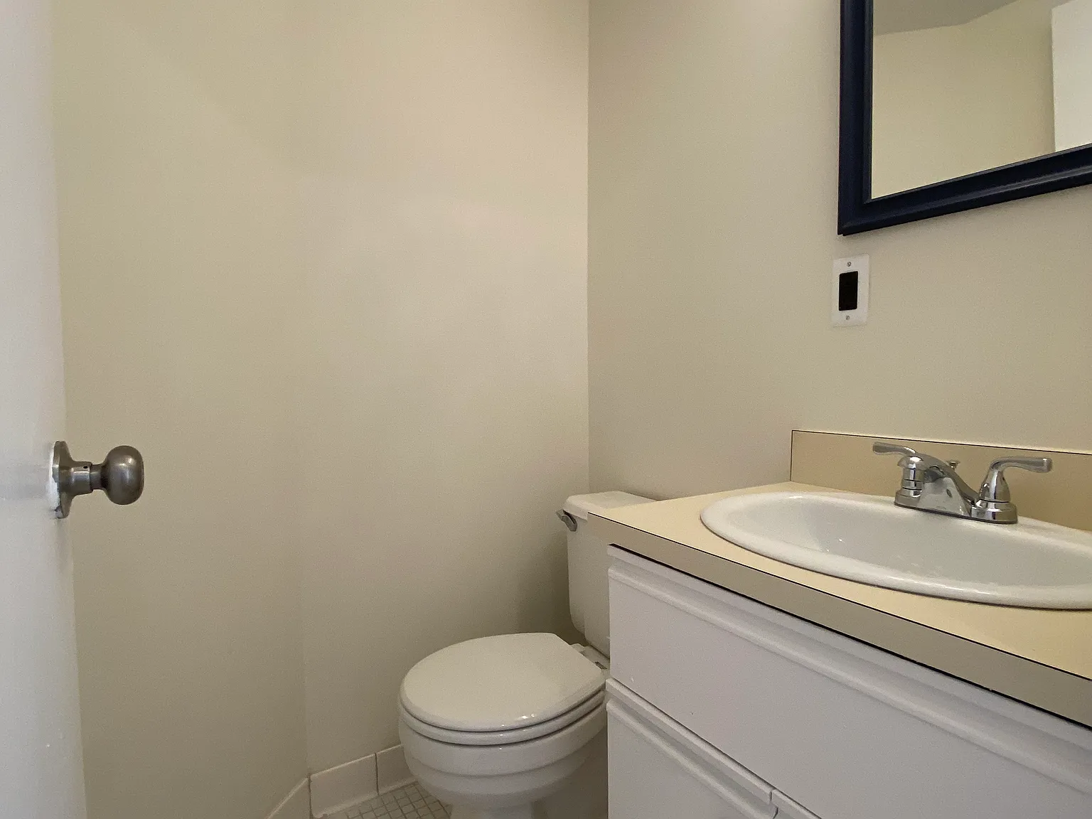 2 bed, 1.5 bath, 934 sqft, $1,350 — Photo 4
