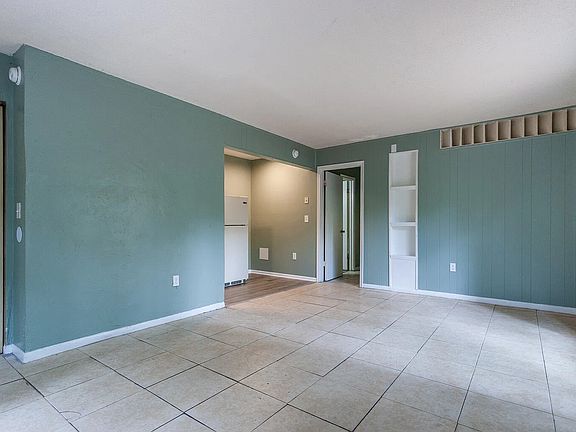 2nd image of 409 NE 11th St #11508945