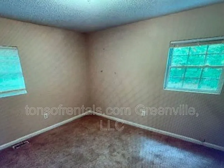 1501 Howard Dr — Photo 6