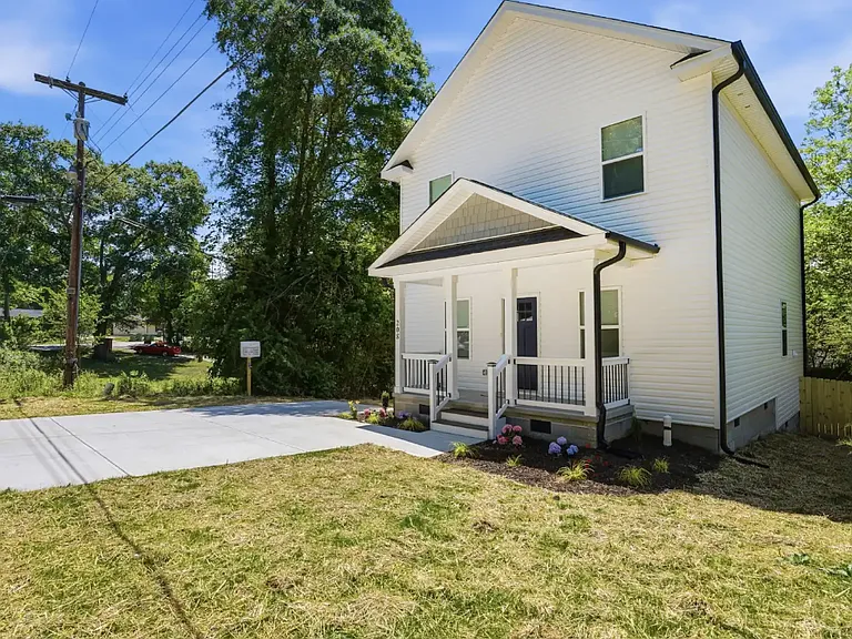 208 Wylie Park Rd — Photo 2