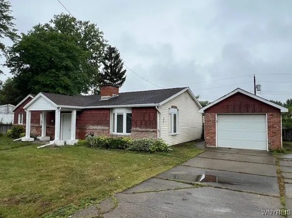 24 Waltham Ave, Lancaster, NY 14086