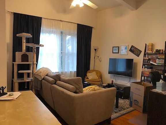 3rd image of 264 16th St SE