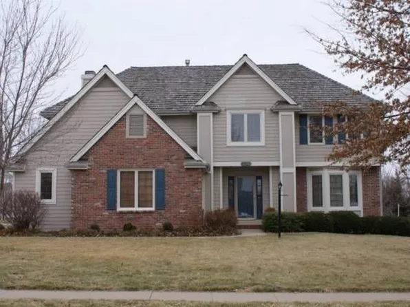 4612 Wimbledon Dr, Lawrence, KS 66047