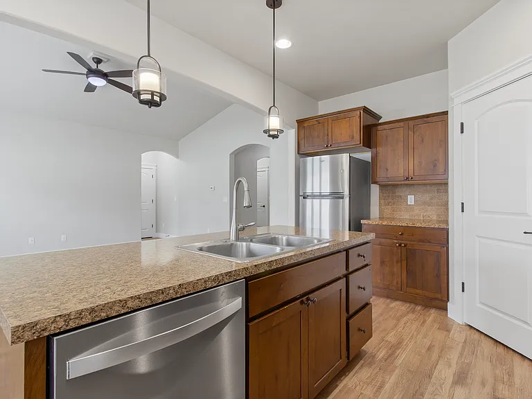 1015 White Birch Ave — Photo 15