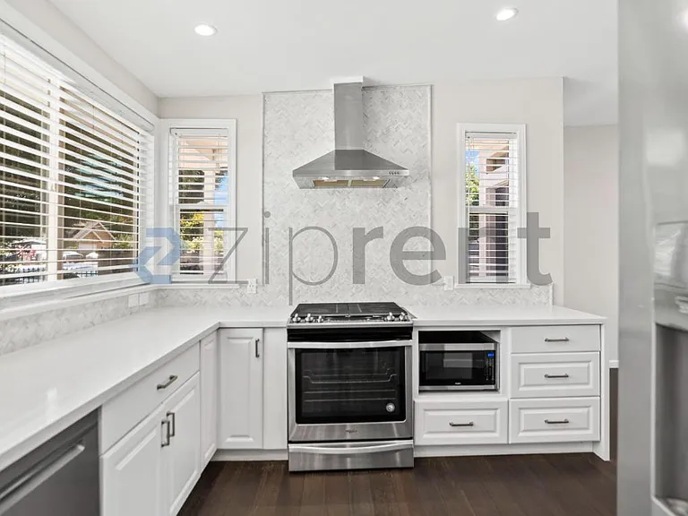 2601 Fordham St — Photo 12