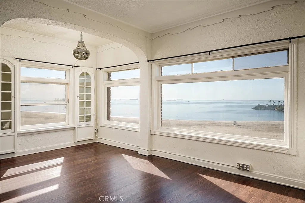 2 bed, 920 sqft, $3,000 — Photo 3