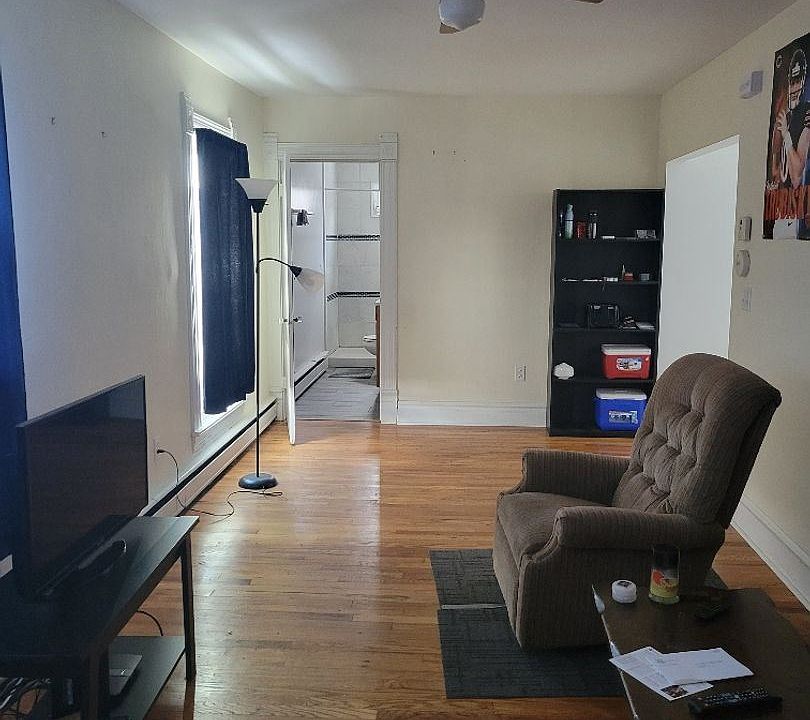 2nd image of 418 Hamilton St Floor 2