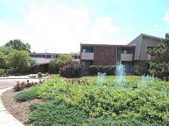 1st image of 425 W Willow Ct APT 242