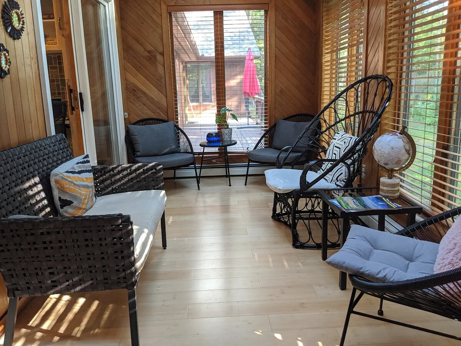 5 bed, 3.5 bath, $11,097 — Photo 2
