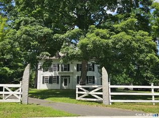 28 School St, Woodbury, CT 06798