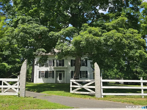 28 School Street, Woodbury, CT 06798