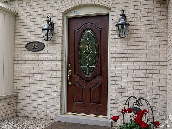 3rd image of 22 Essex Ln