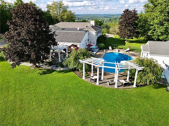 2nd image of 808 Knox Rd