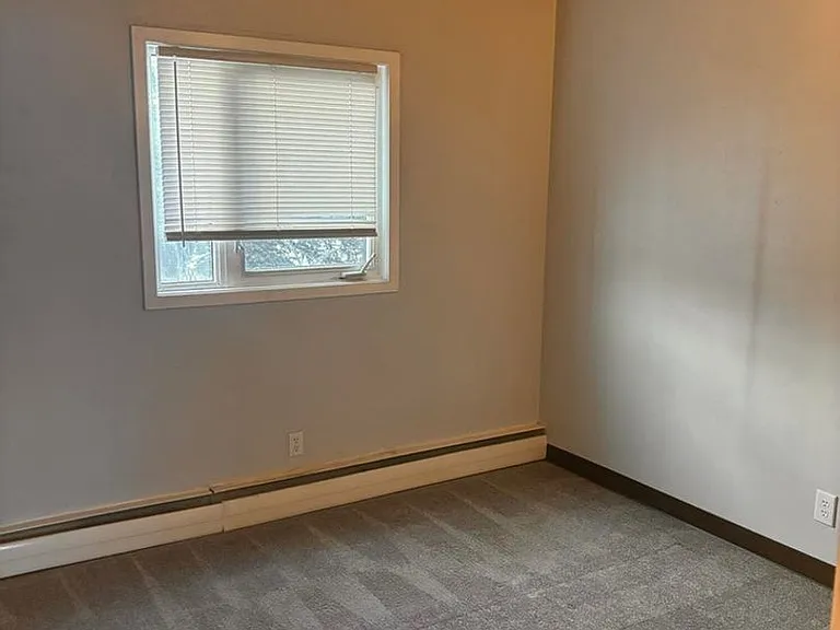 808 W 29th Pl — Photo 2