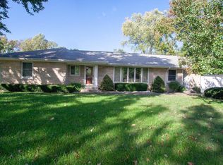 213 College Blvd, Carmi, IL 62821