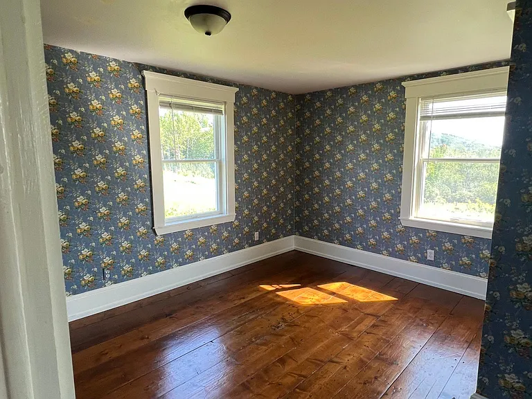 1st floor guest bedroom