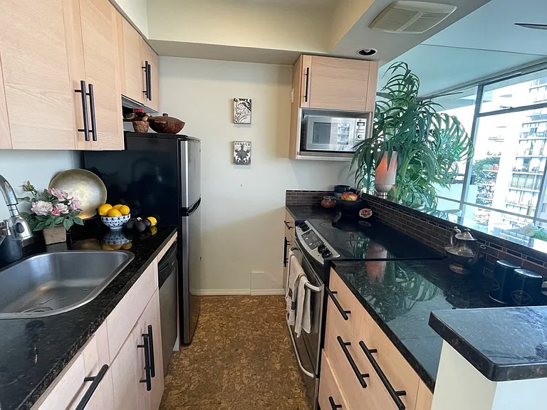 1534 Harwood St #601 — Photo 6