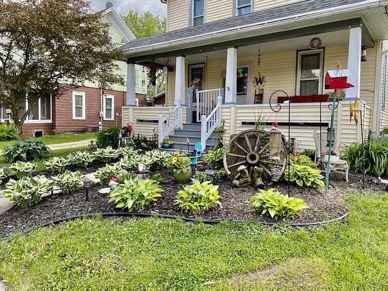 113 2nd St New Glarus Wi 53574 Mls 1905408 Zillow