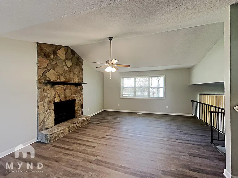 5924 Sutton Dr — Photo 5