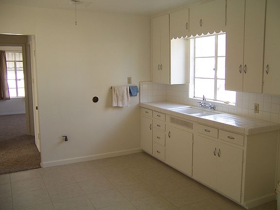 3rd image of 4791 E Lowe Ave