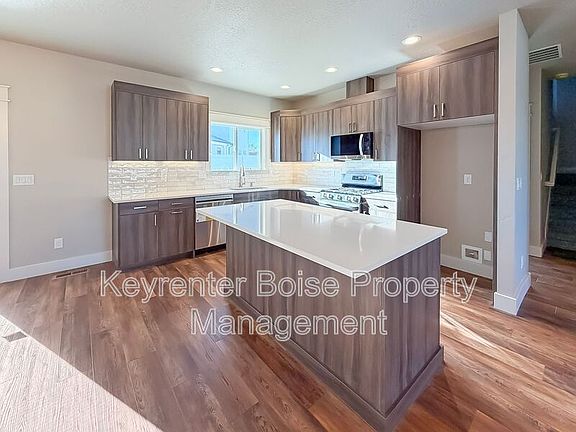 5th image of 4379 E Wedge St