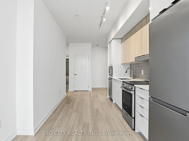 5105 Hurontario St #1601 — Photo 8
