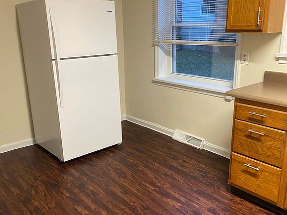 4th image of 230 Laurel St