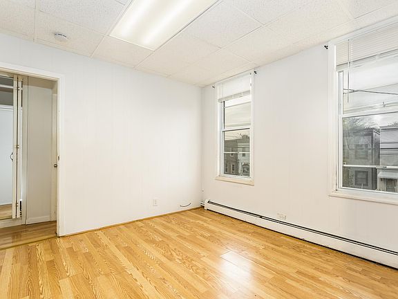 4th image of 94 Mallory Ave #2
