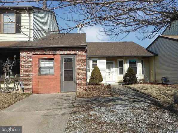 16 Harrington Ln, Sicklerville, NJ 08081