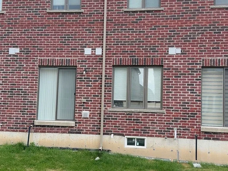 89 Baker St — Photo 2