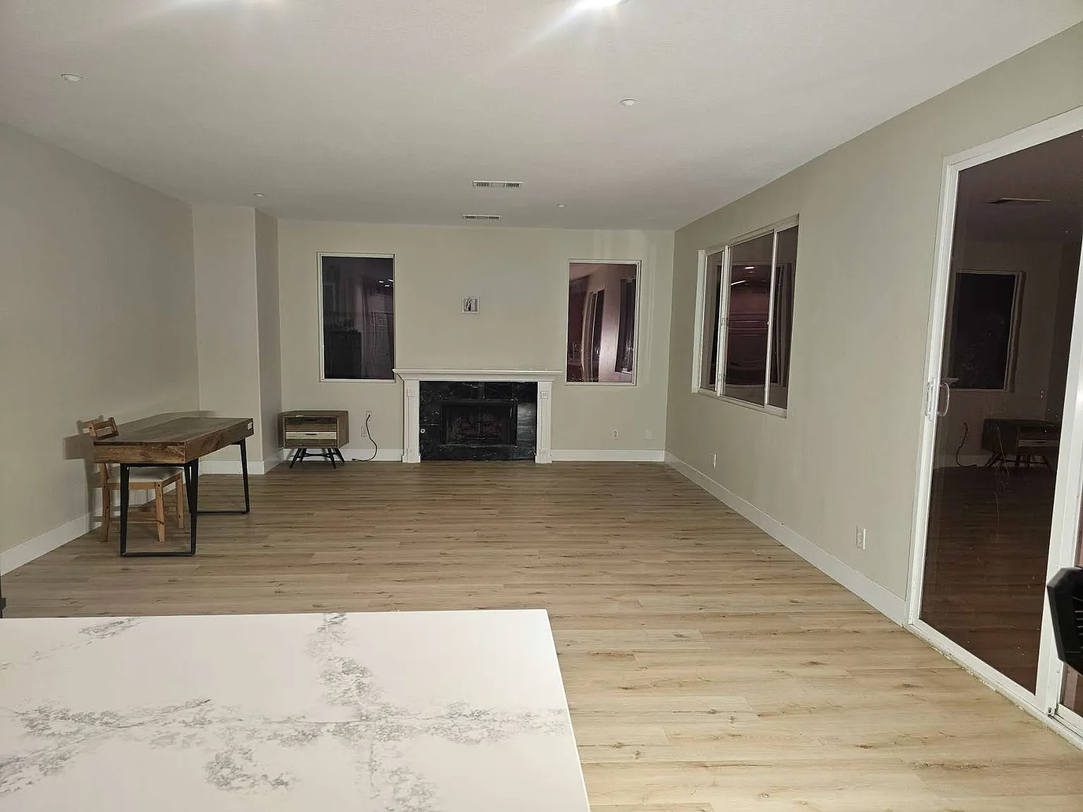 4 bed, 3.5 bath, 2305 sqft, $3,700 — Photo 3