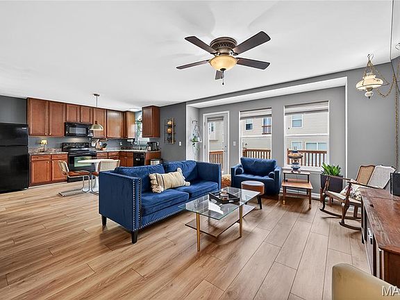4th image of 23 Country Heights Ct
