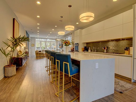 2nd image of 1441 W Blackhawk St #1E